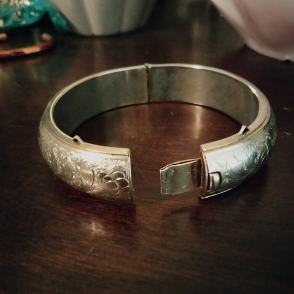 Bangle bracelet - Picture 2 of 2